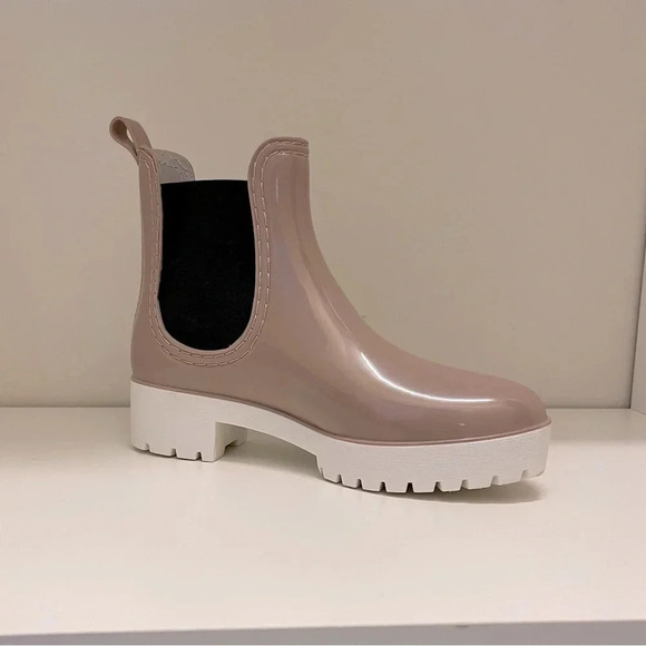 BAMBOO Shoes - Chunky Chelsea Wellies in Tan